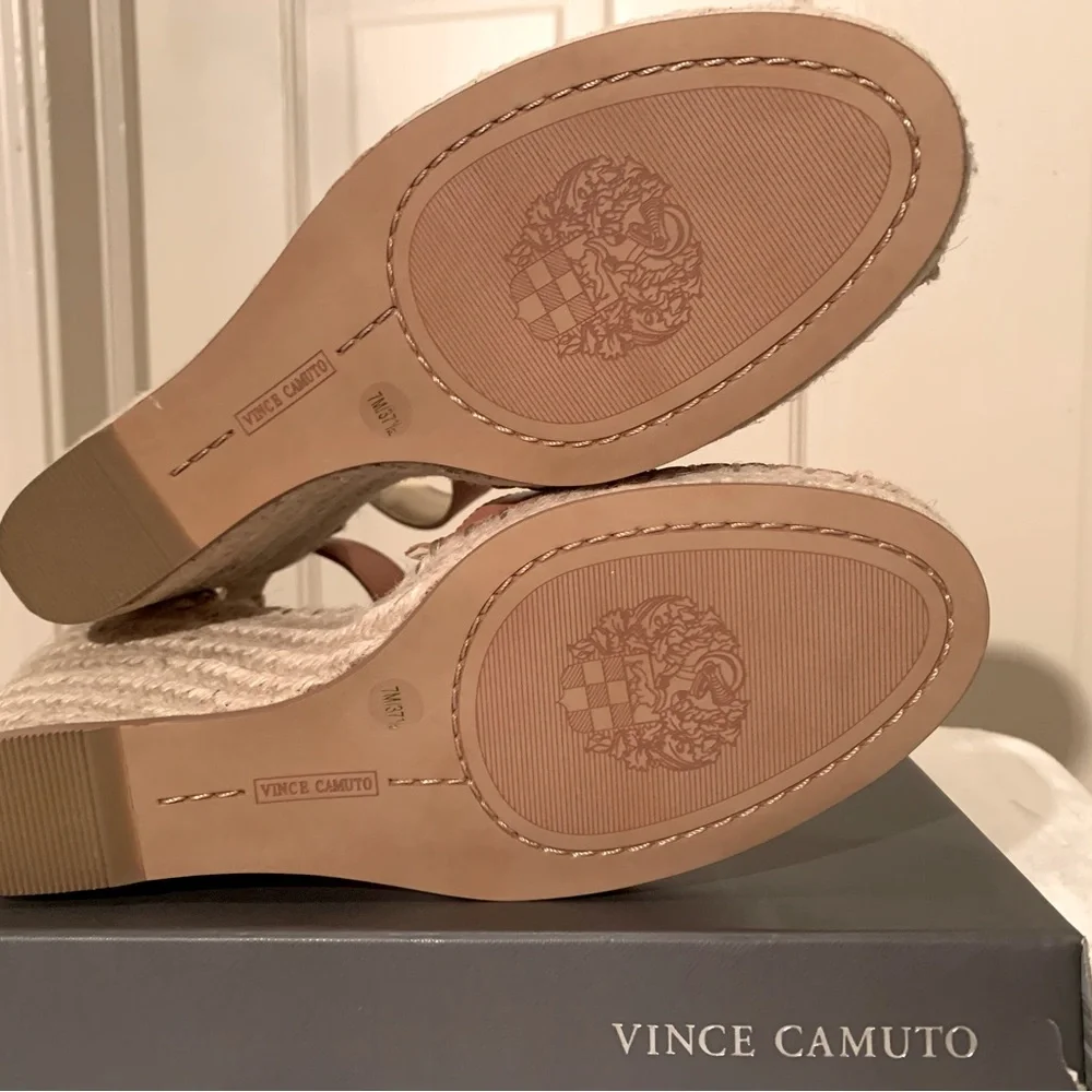 Vince Camuto - Picture 2 of 4